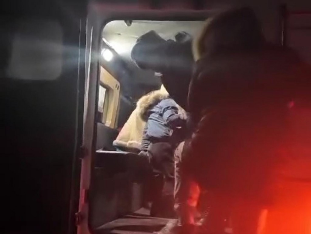 Девять человек застряли на автодороге в Осакаровском районе