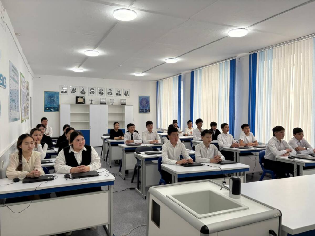 ДУИС по Карагандинской области провел телемост с учащимися по профилактике правонарушений