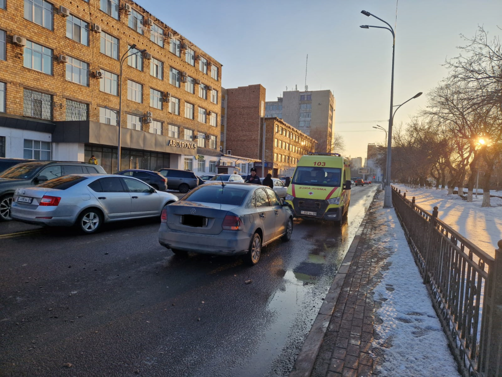 В Караганде на проспекте Нуркена Абдирова сбили 51-летнюю женщину