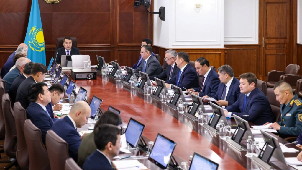 Смаилов пригрозил увольнениями, если чиновники сорвут подготовку к зиме