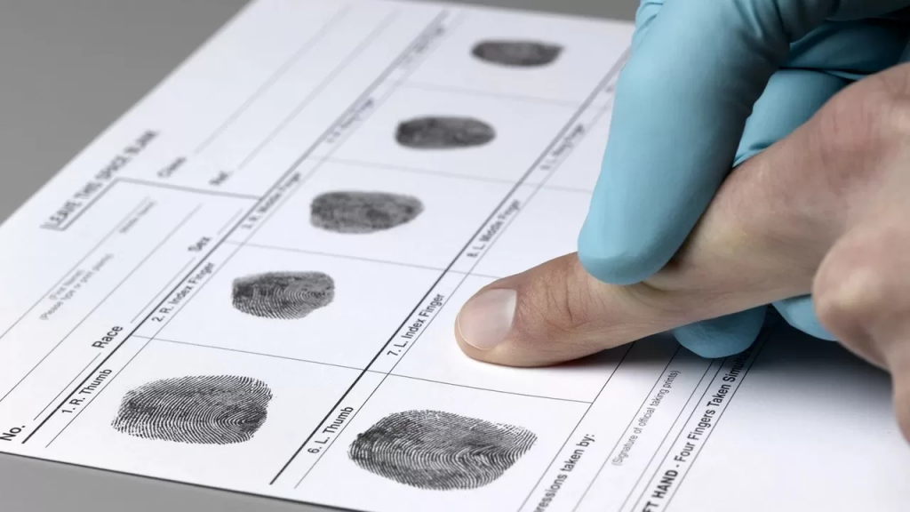 МИД Казахстана займется снятием отпечатков пальцев у иностранцев