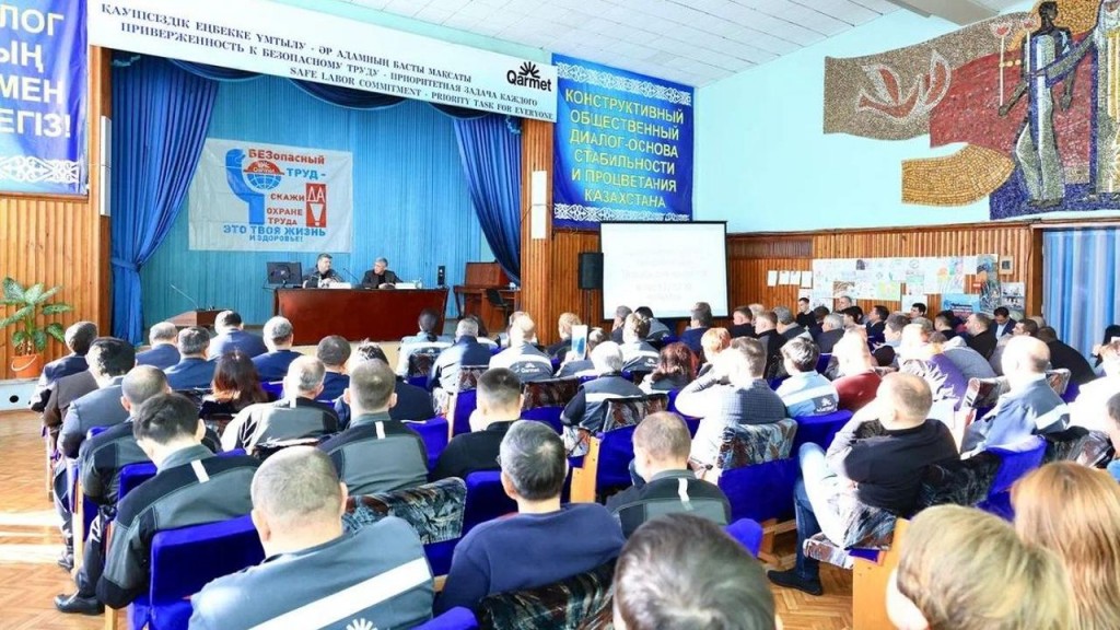 Ермаганбет Булекпаев встретился с шахтёрами