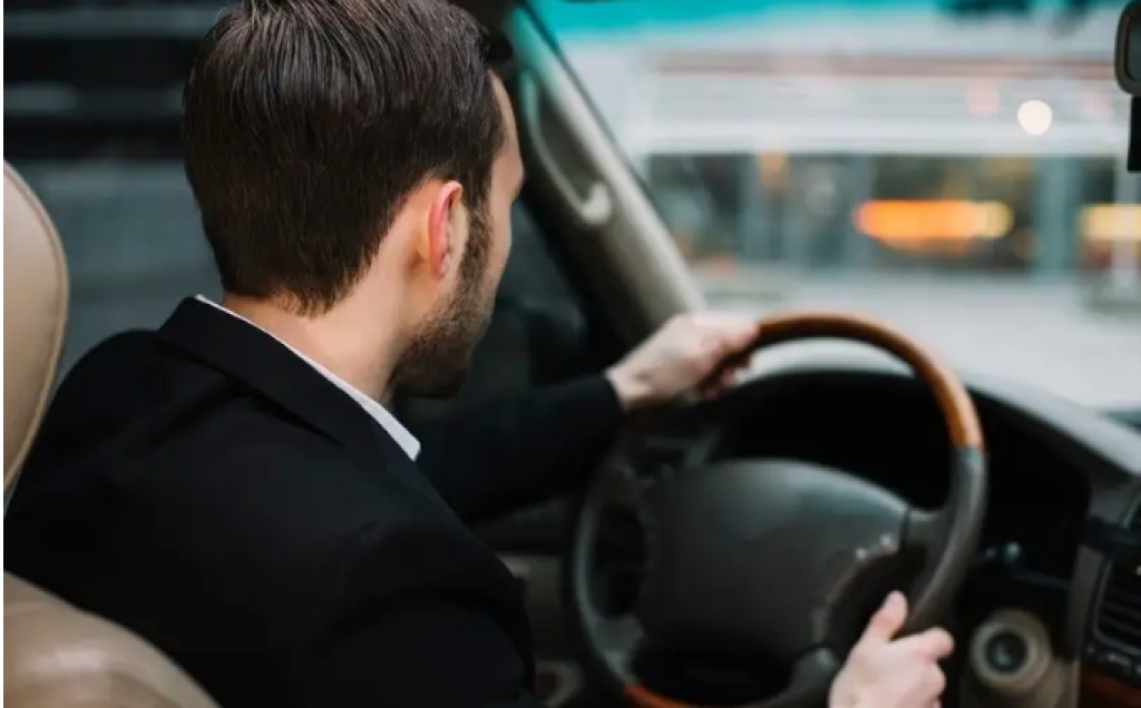 Каков средний возраст водителей в Казахстане