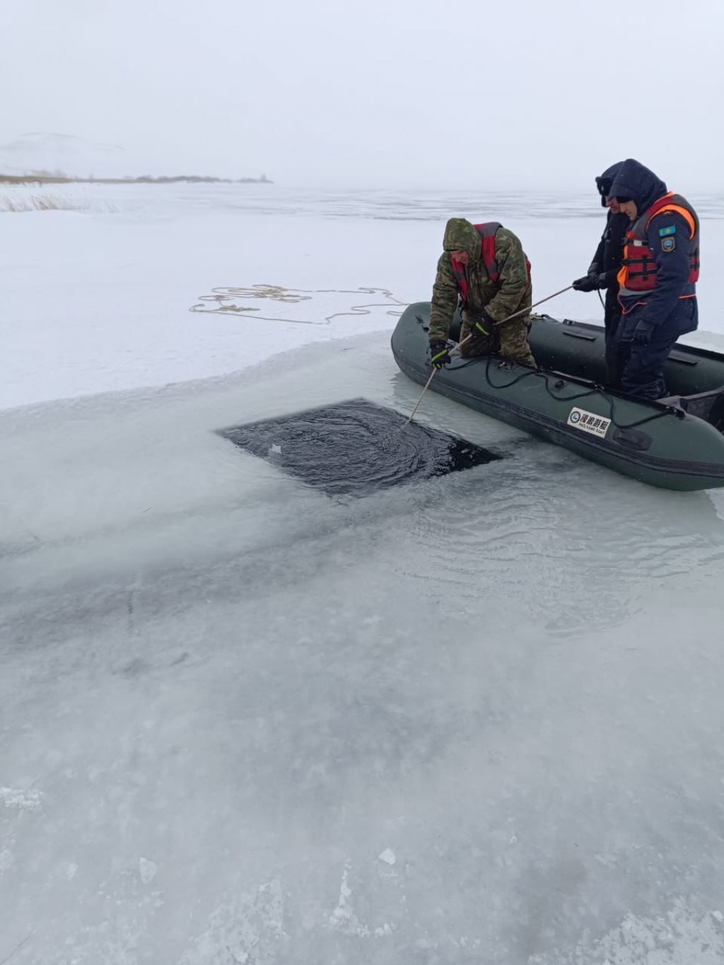 Спасатели прекратили поиски утонувшего рыбака в Осакаровском районе