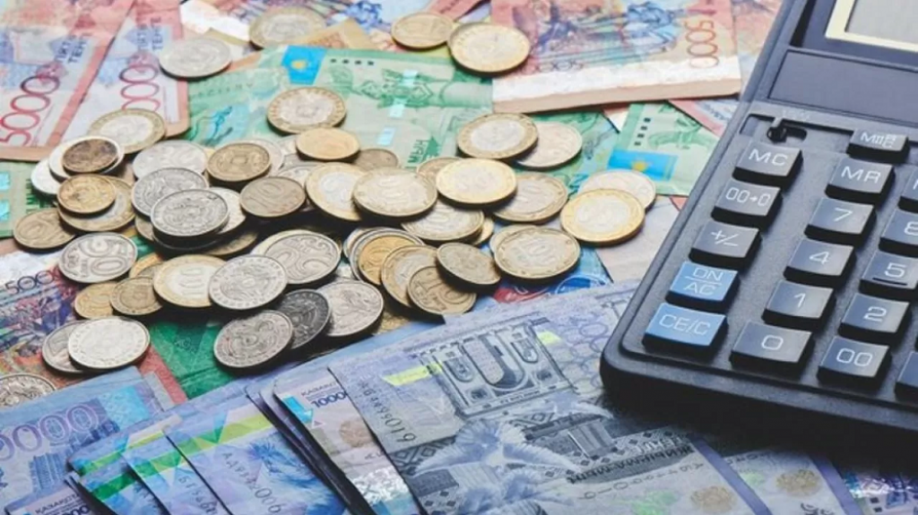 Сколько казахстанцев получают обязательные пенсионные взносы работодателей