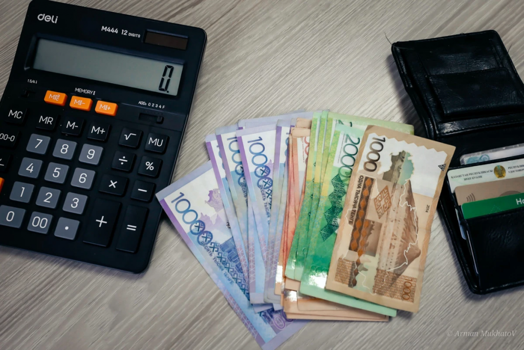 Қазақстандықтар толық жұмыс күні және кедейлік шегінде - Аймағамбетов