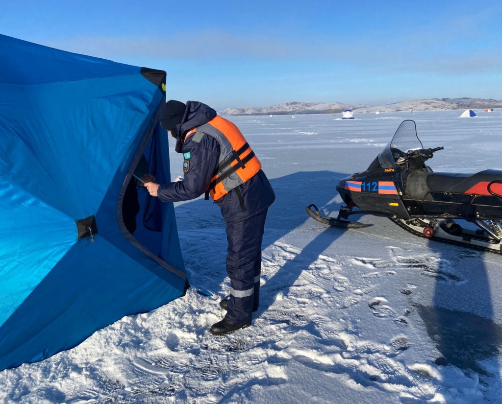 ДЧС Карагандинской области напоминает о правилах безопасности при зимней рыбалке
