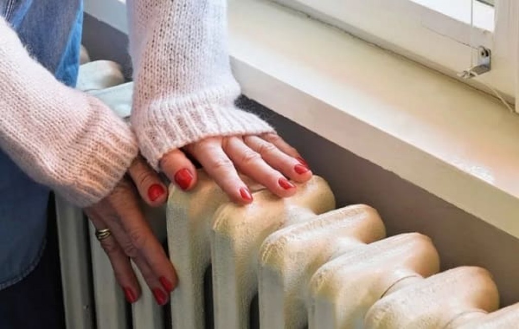 По каким номерам в Караганде можно узнать, когда дадут тепло в вашем доме?