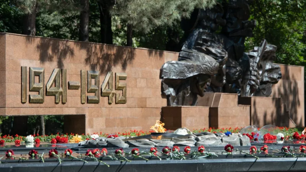 Жеңіс күнімен қазақстандықтарды Тоқаев құттықтады