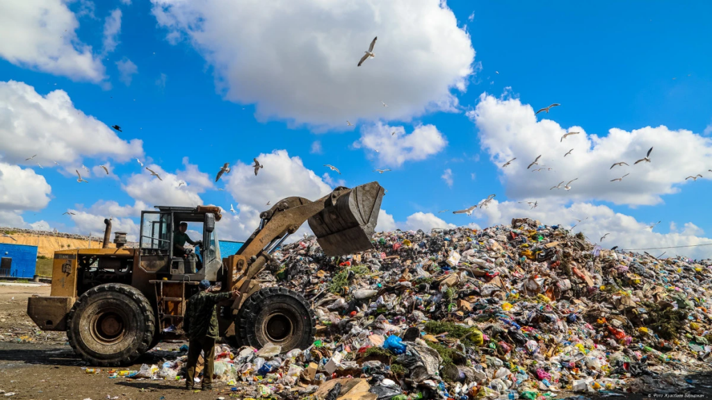 Проблема бытовых отходов в стране решалась хаотично – сенатор