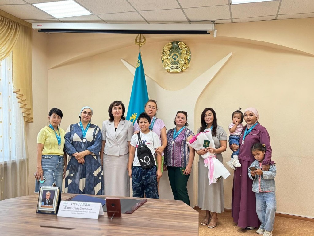 В Караганде в преддверии Дня Конституции чествовали многодетных матерей