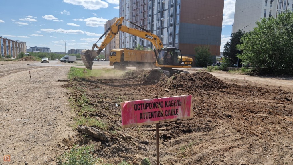 В Караганде жители улицы Муканова жалуются на проблемы с заездом из-за строительства дороги