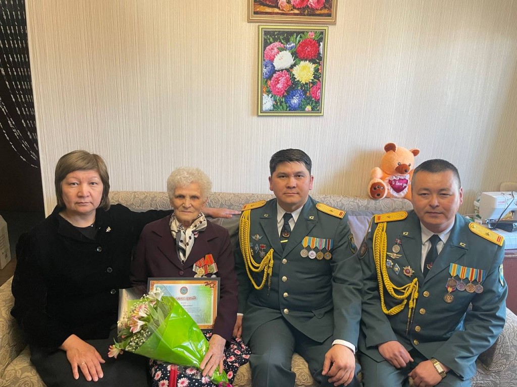 Гвардейцы Караганды чествовали ветеранов ВОВ