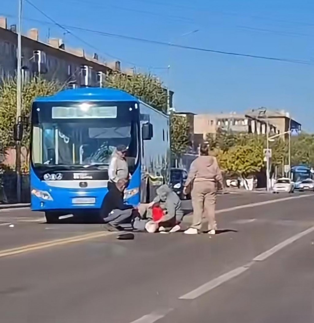 Шахтинск қаласында автобус 19 жасар қызды қағып кетті