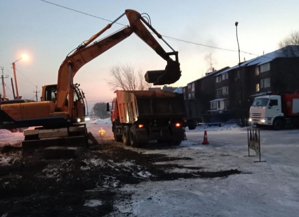 Водопроводную аварию никак не могут устранить в Караганде