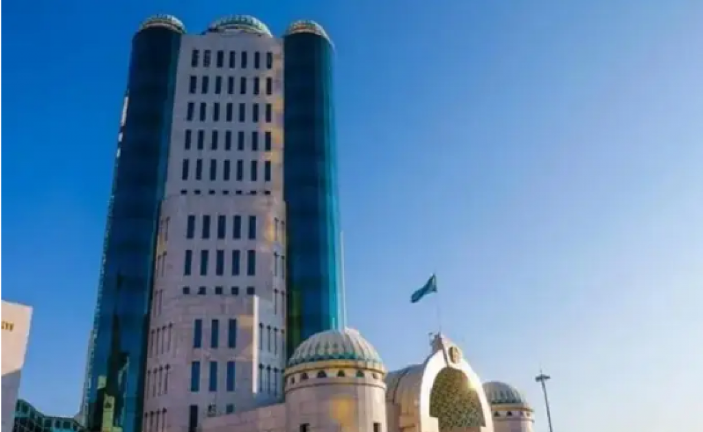 Заседание Сената началось с минуты молчания