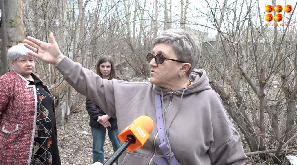 Жители улицы Штурманской второй год пытаются самостоятельно бороться со стихийной свалкой во дворе