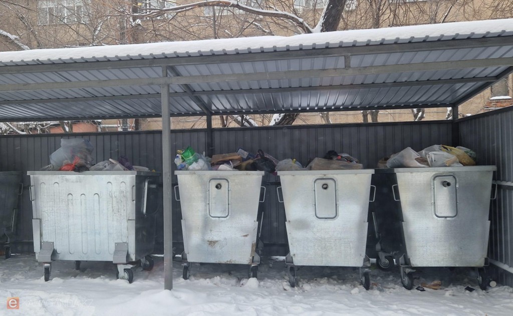 Более 260 мусорных площадок одного из районов Караганды требуют ремонта