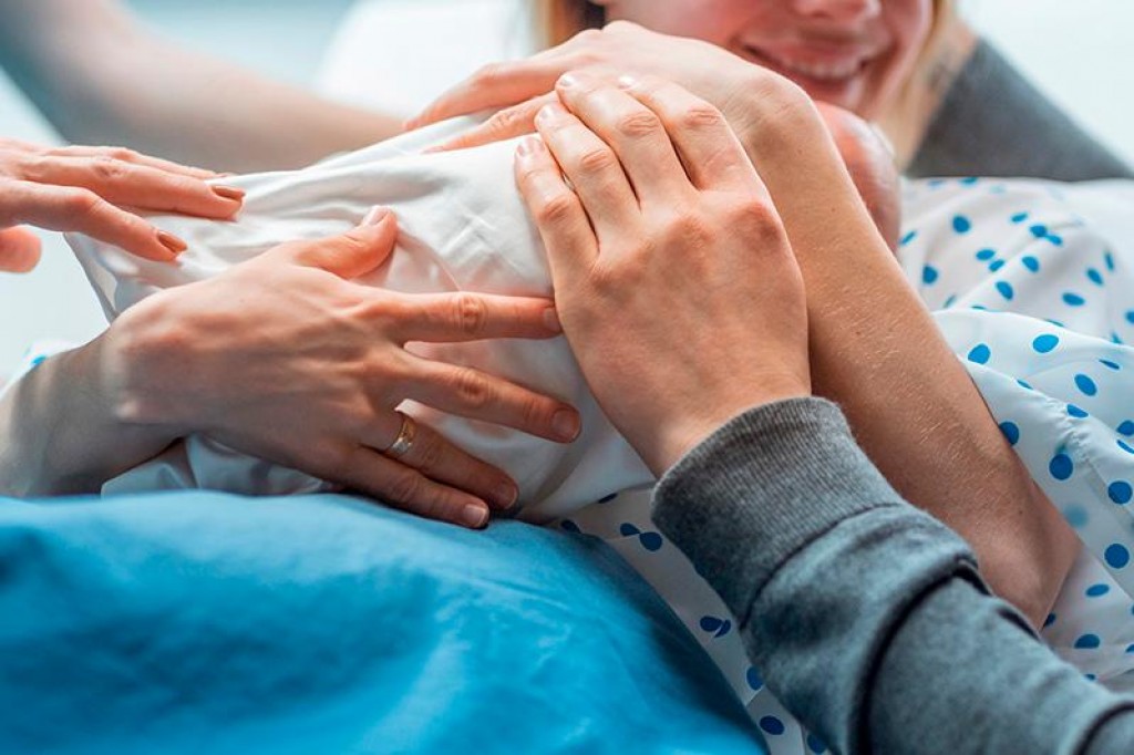 Рожать с партнёром теперь можно во всех роддомах Караганды