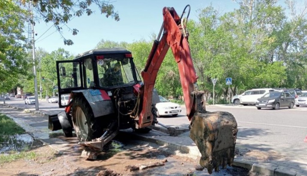 Водопроводную аварию в Центральном парке Караганды ликвидировали