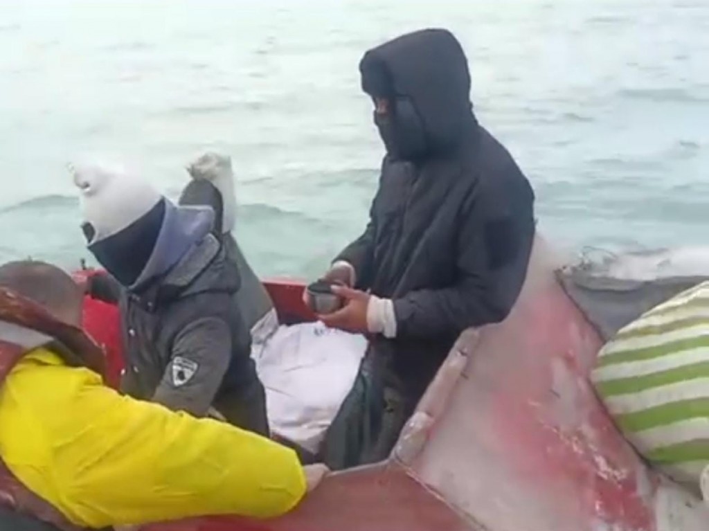 Үш балықшы түнгі іздеуден кейін Балқаш көлінде құтқарылды