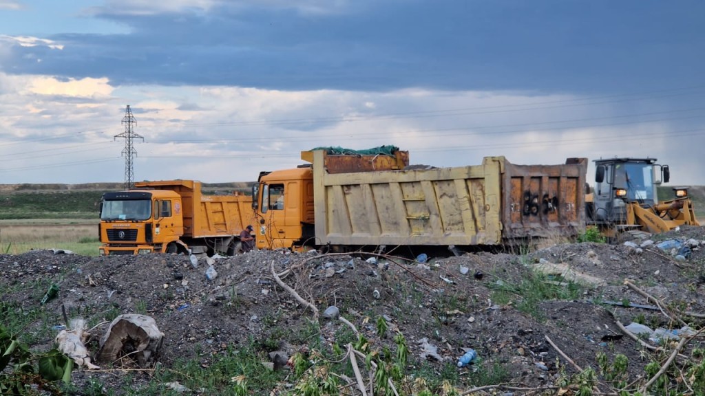 На Юго-Востоке Караганды ликвидировали стихийную свалку
