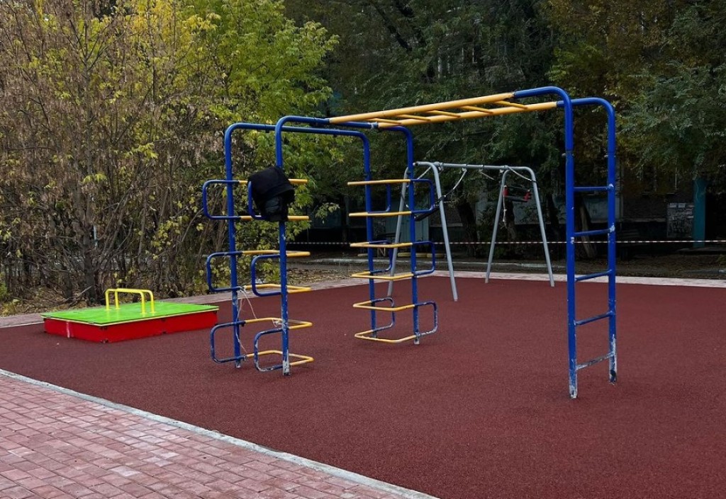 В нескольких дворах Караганды провели долгожданное благоустройство