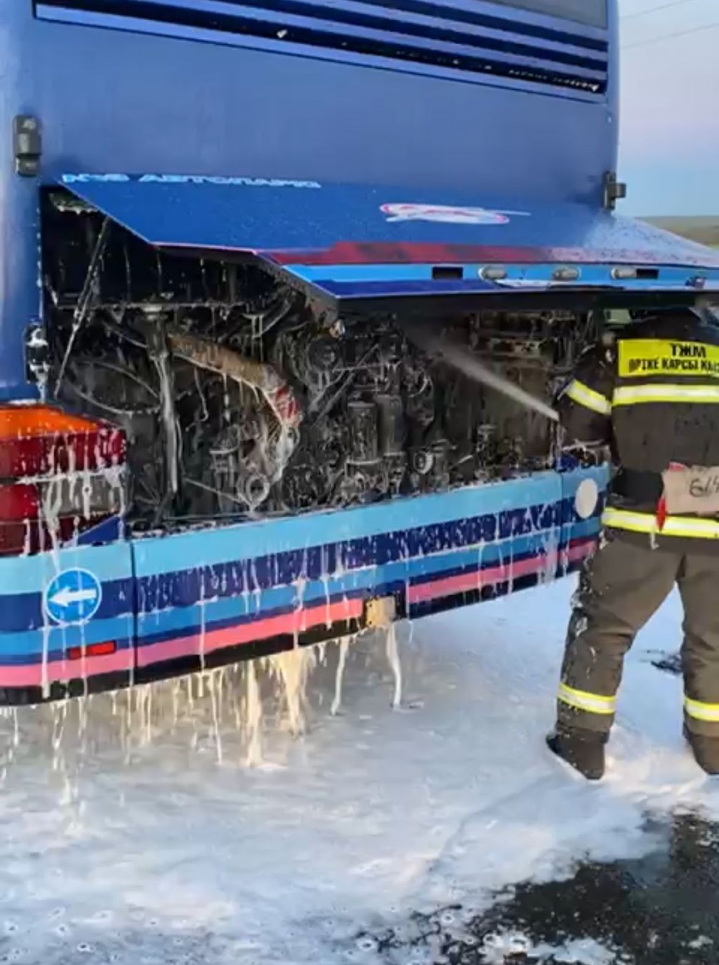 Рейсовый автобус горел на трассе в Карагандинской области