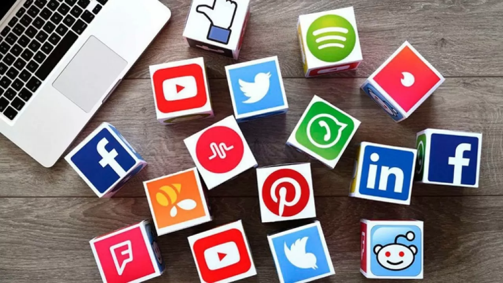 Психолог объяснила, кому необходимо общение в социальных сетях