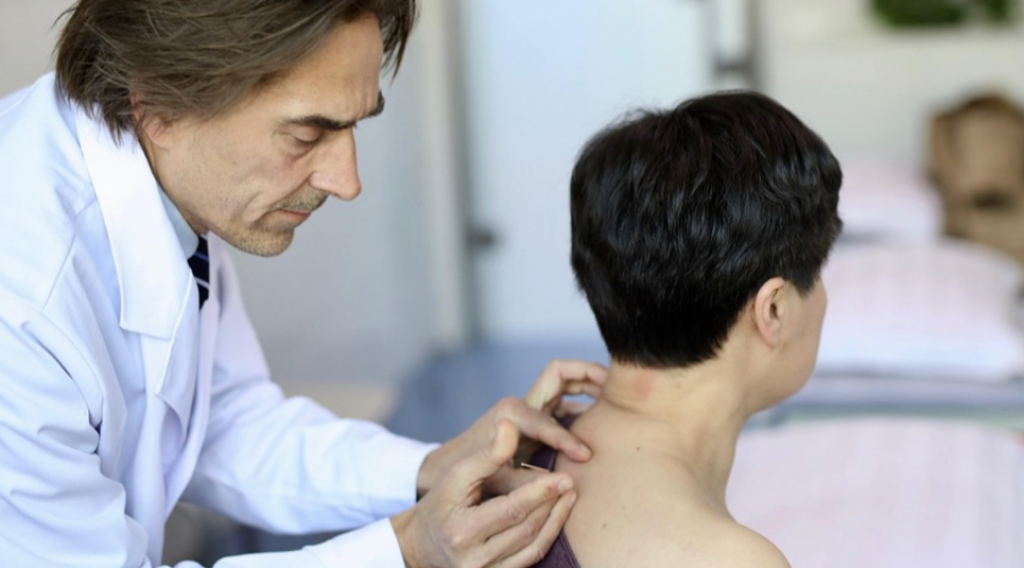 Лицензирование народных целителей планируют внедрить в Казахстане