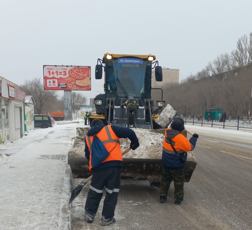 Қара Дик пизда кончалары Күйеуінің әдемі көршісімен әйелін алдағанын қараңыз