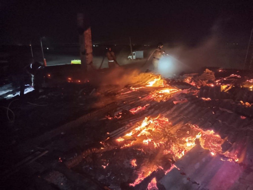 В селе под Карагандой сгорела крыша жилого дома