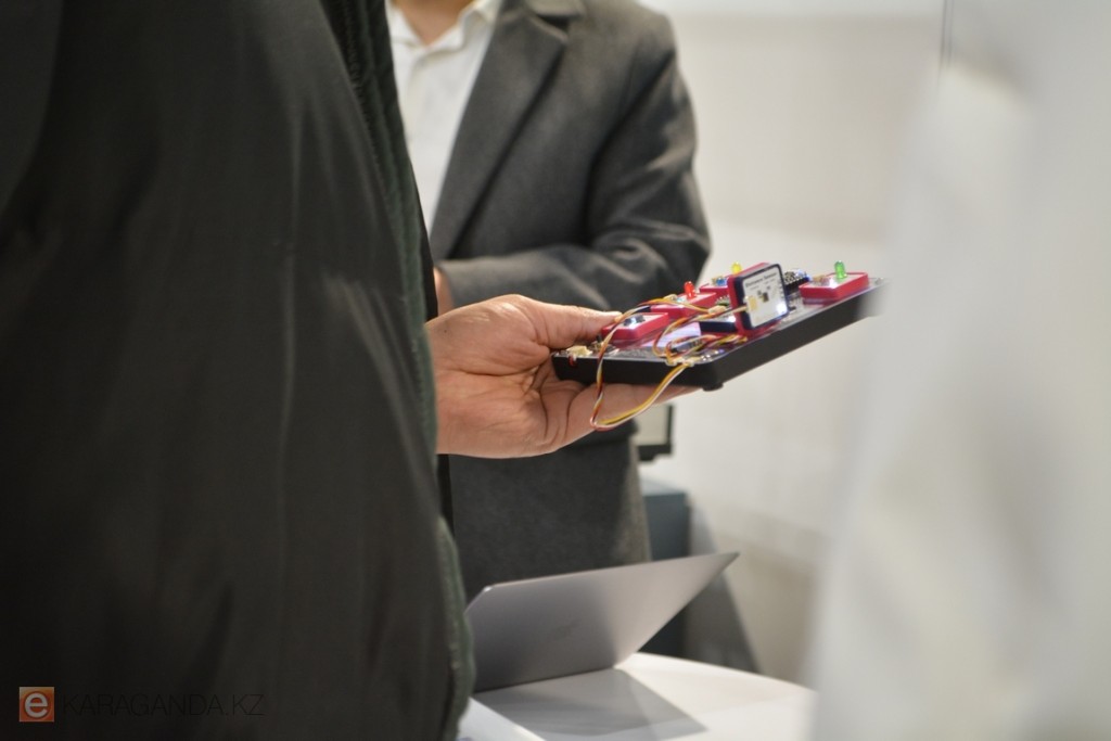 Одаренные школьники смогут бесплатно пользоваться лабораториями вузов в Казахстане