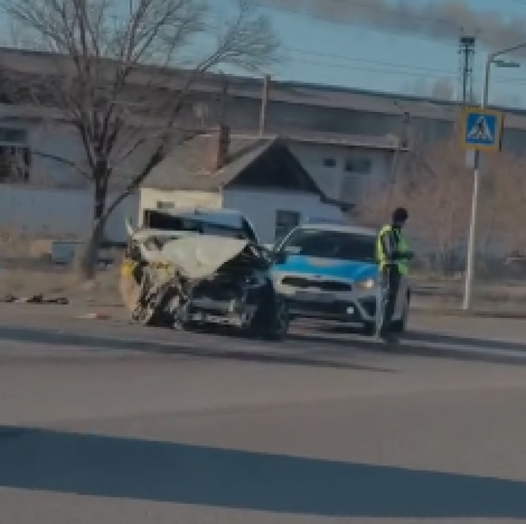 В Темиртау из-за столкновения двух машин госпитализирован 44-летний мужчина