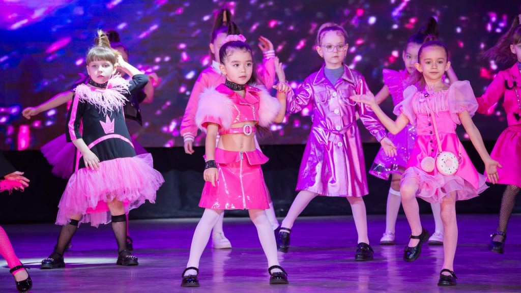 Феерия красоты и моды: Республиканский конкурс модельеров и дизайнеров в Темиртау