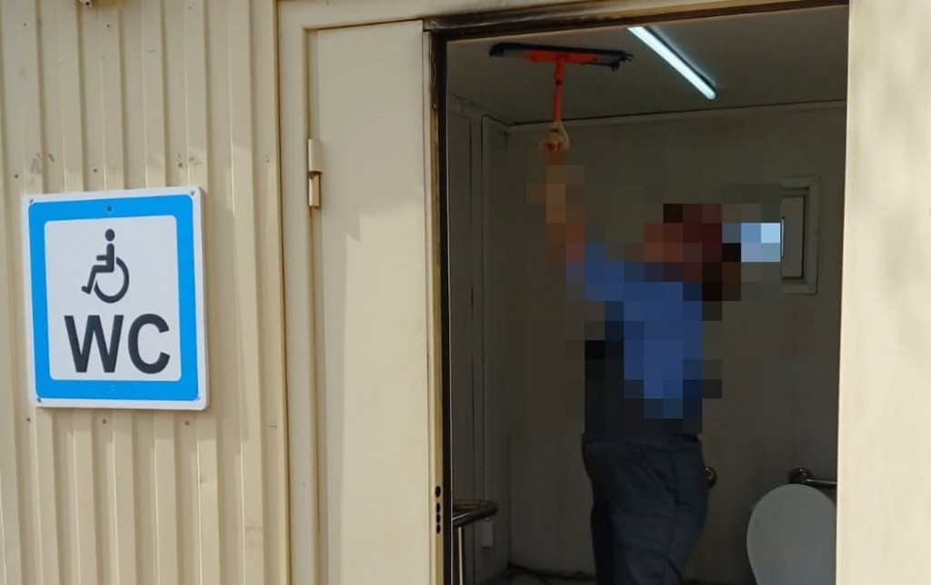 Вандалов будут искать: в Центральном парке Караганды портят туалеты