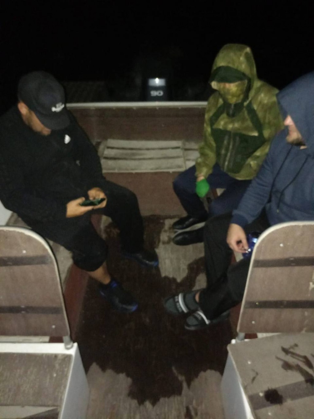 Четырех рыбаков спасли на озере Балхаш