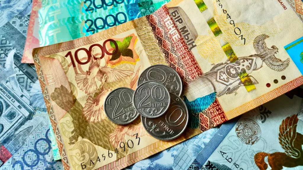 Шаккалиев пригрозил продавцам за рост цен на фоне новостей о ставке НДС