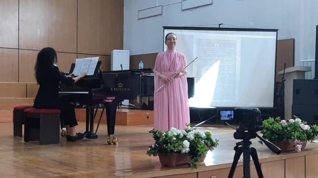 Юная флейтистка из Балхаша стала призёром престижного музыкального конкурса в Москве