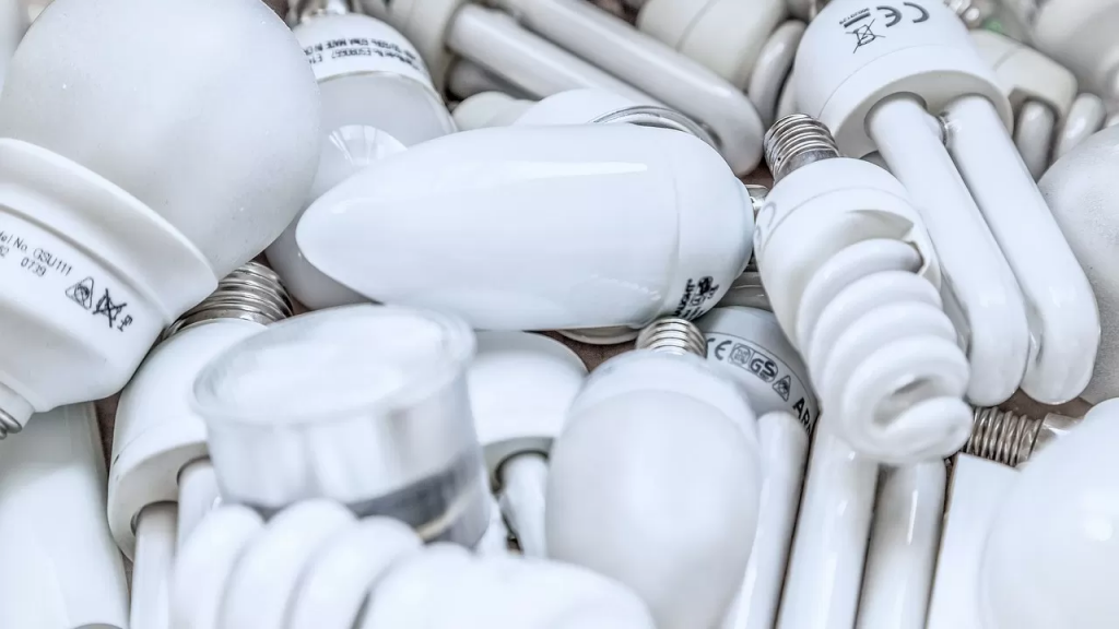 Почему ртутные лампы на свалках не вызывают у казахстанцев опасений?