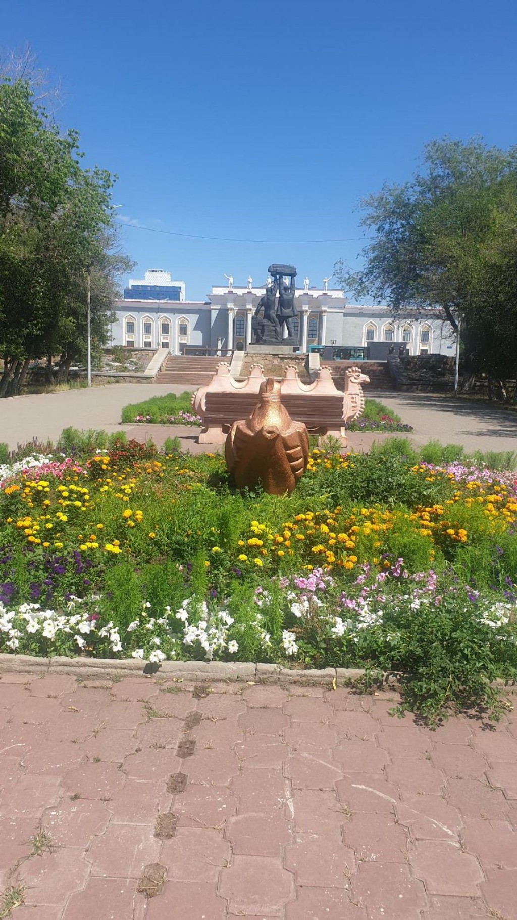 В Караганде отремонтируют ступеньки на входе в Центральный парк