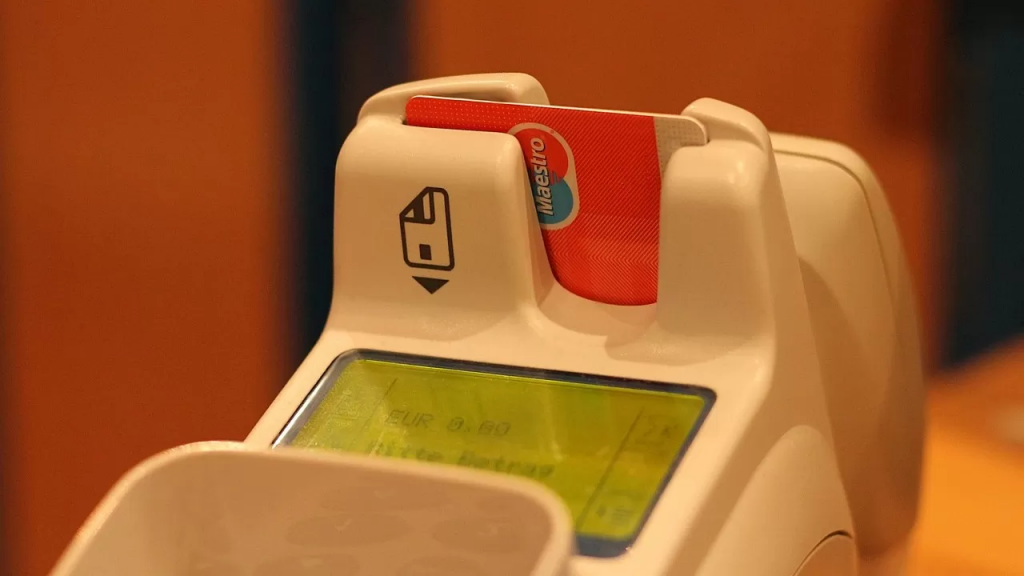 Почему казахстанцы узнают о блокировке счетов в последний момент