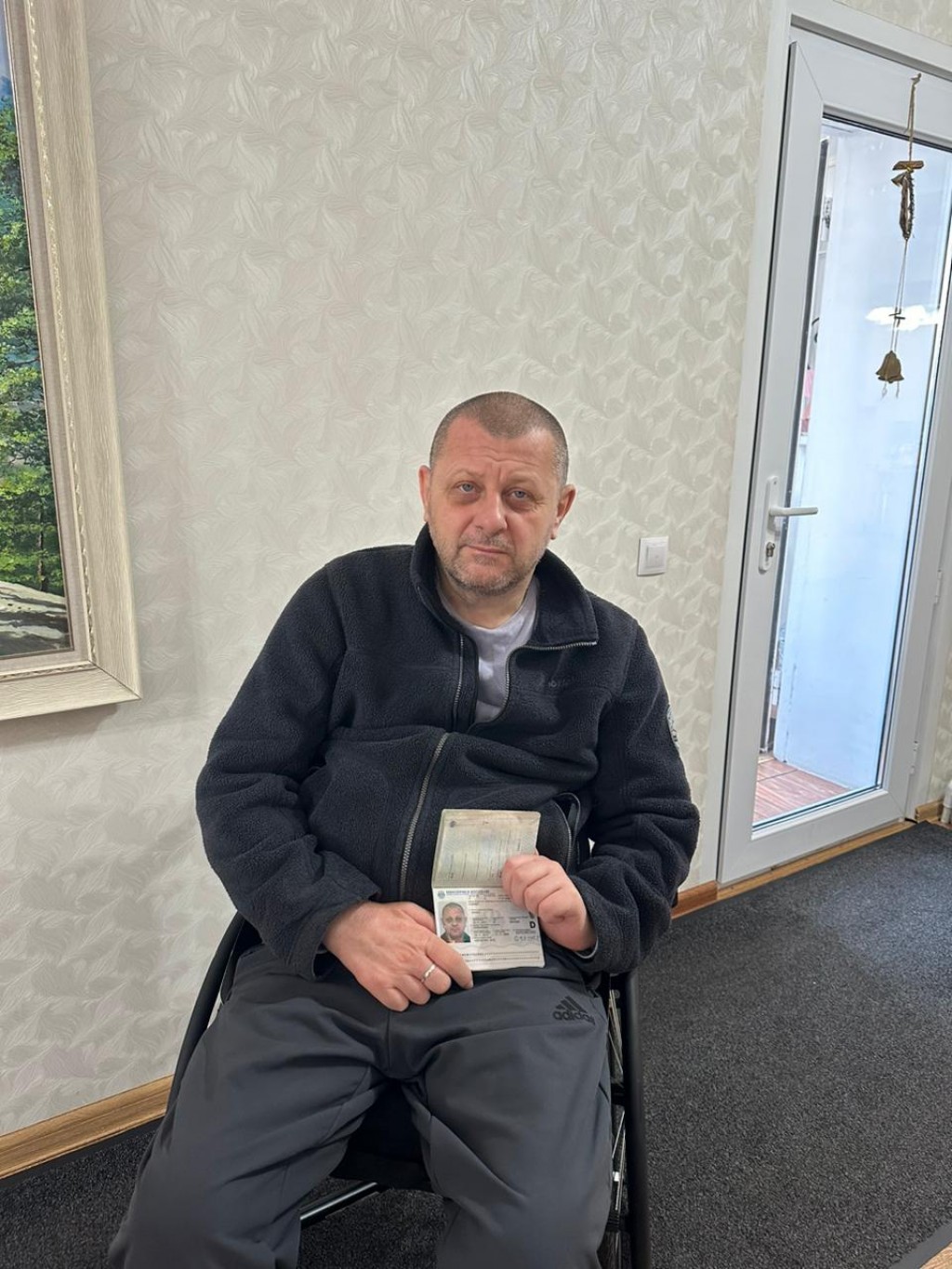 Гражданин Германии поблагодарил карагандинскую миграционную службу за помощь