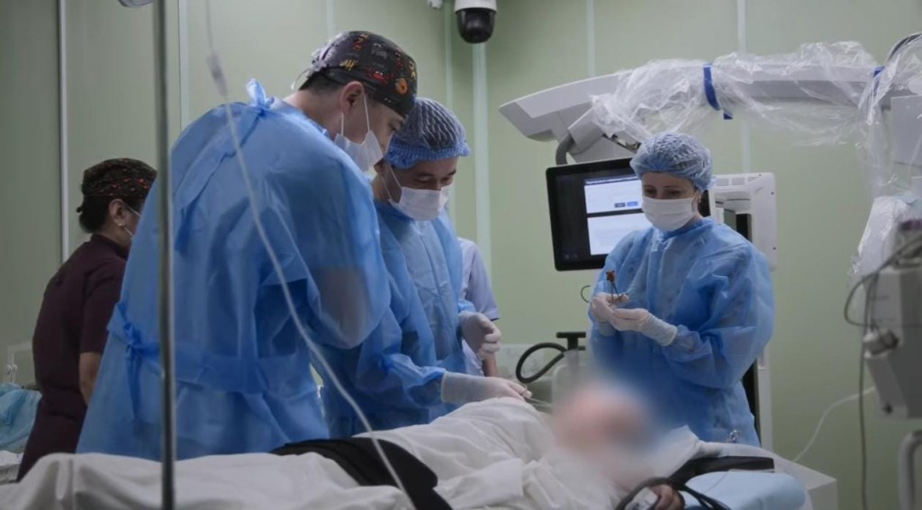 В Караганде еще двое малышей получили шанс услышать мир