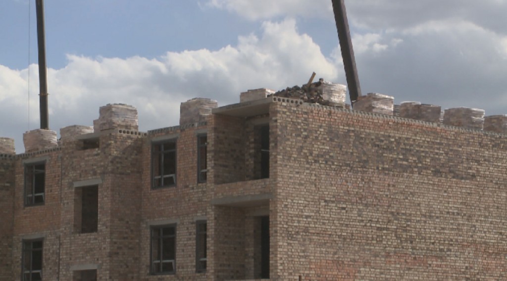 Незаконную новостройку снесли в Караганде