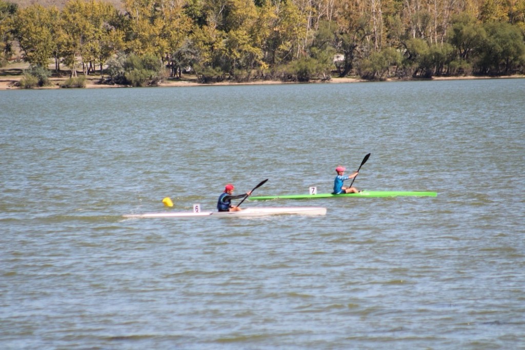 В Темиртау проходит чемпионат Казахстана по гребле на байдарках и каноэ