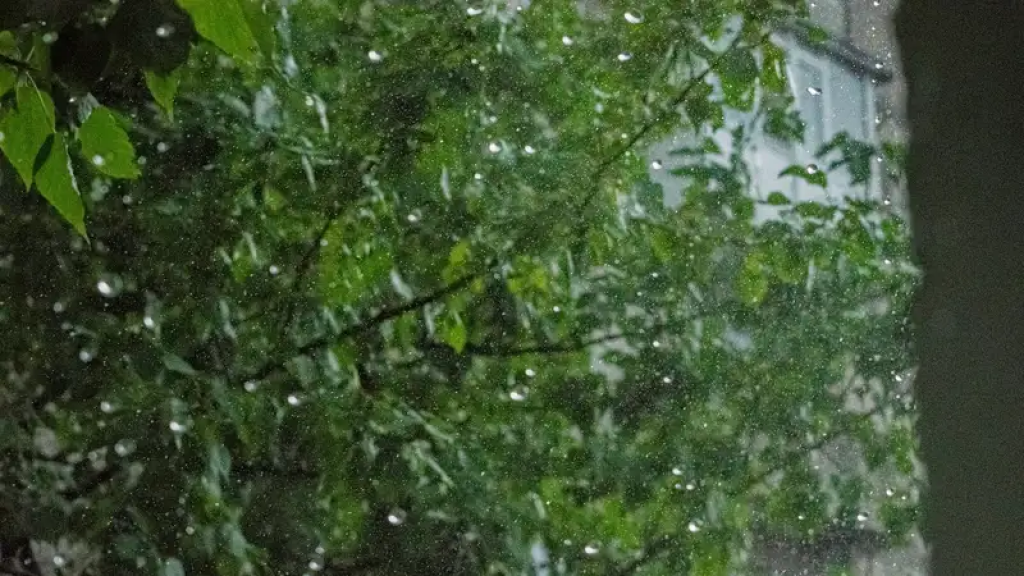 Похолодание и сильные дожди надвигаются на Казахстан