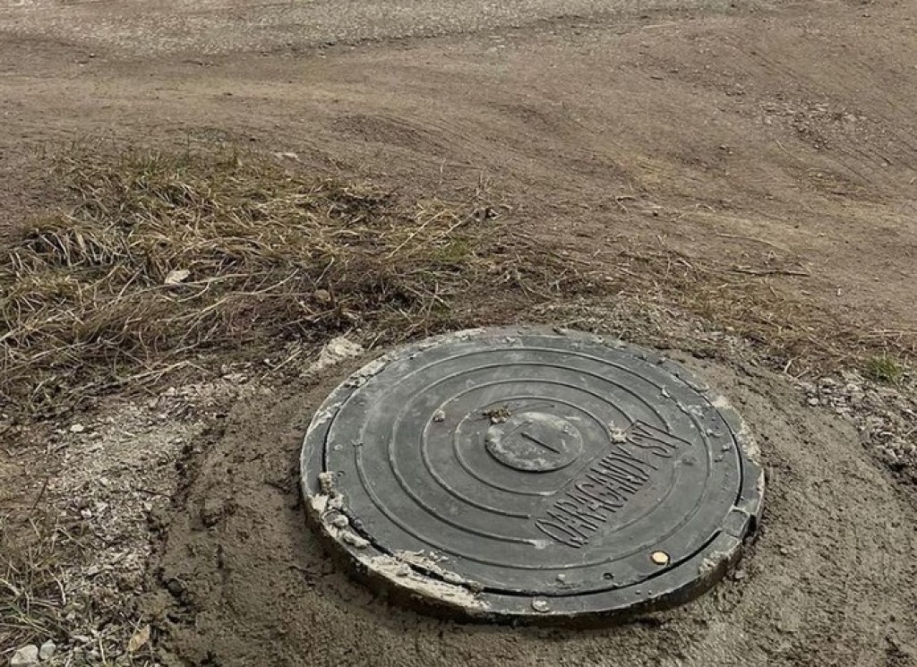 В Караганде продолжают ремонтировать колодцы и восстанавливать территории после водопроводных аварий