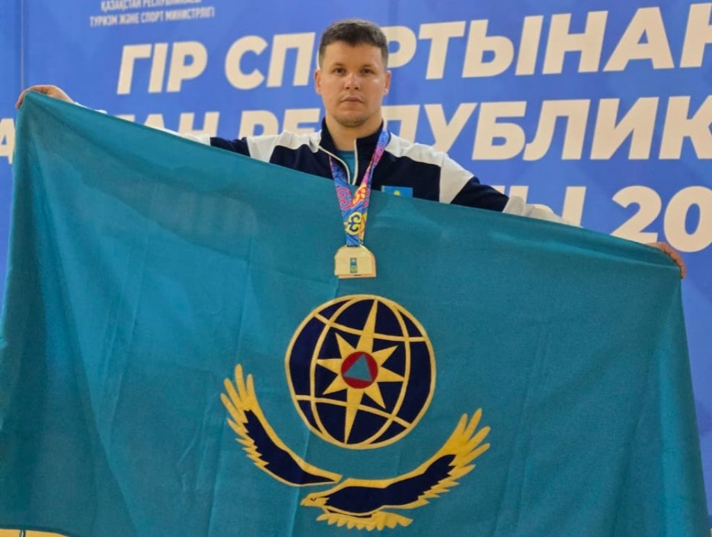 Карагандинский спасатель вновь стал чемпионом Казахстана по гиревому спорту