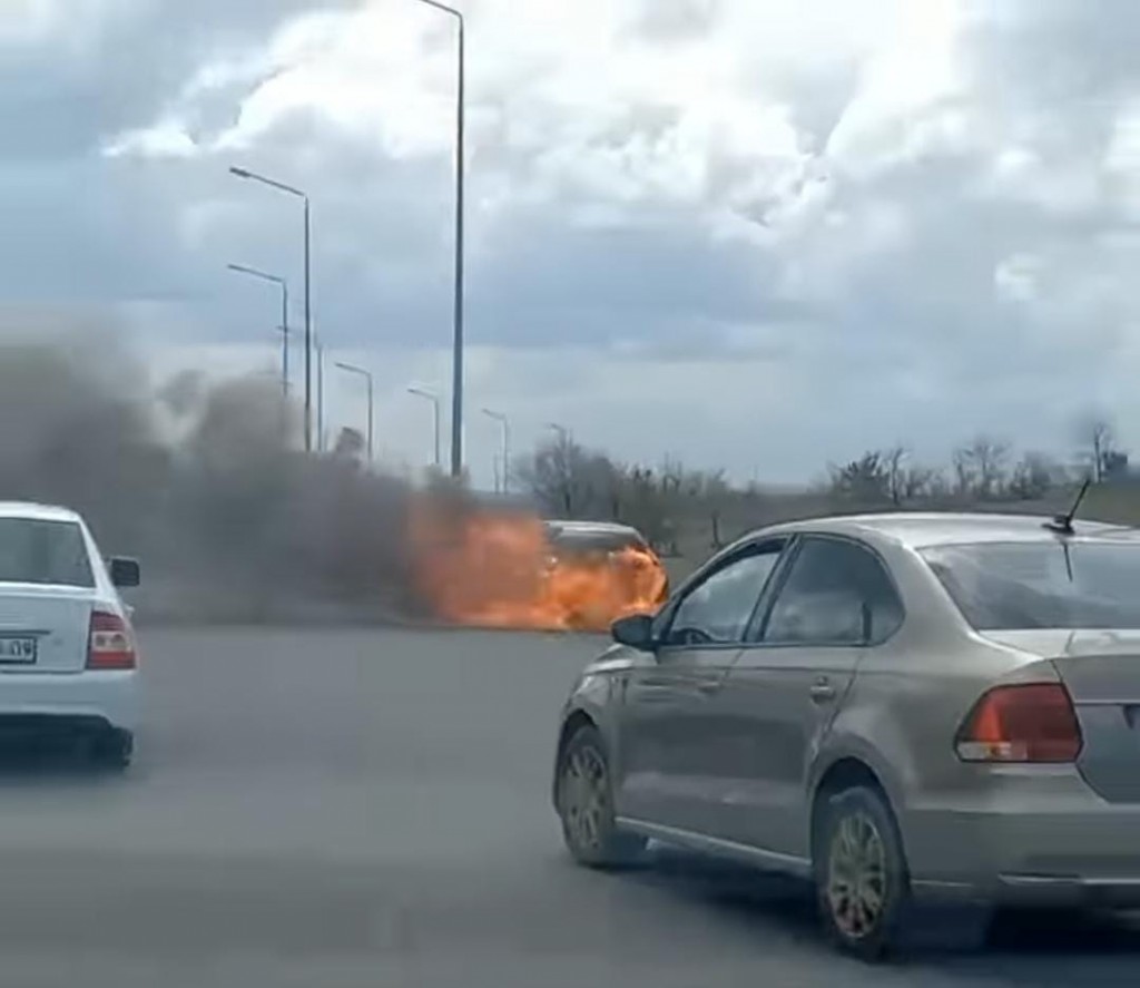 По дороге из Караганды в Темиртау сгорел автомобиль